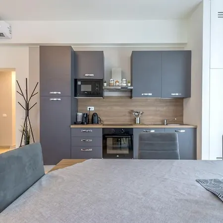 Mutina Luxlife Close To Center - Free Parking Appartamento
