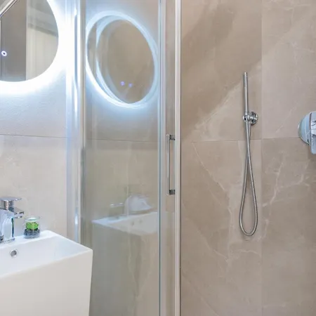 Mutina Luxlife Close To Center - Free Parking Апартаменты *